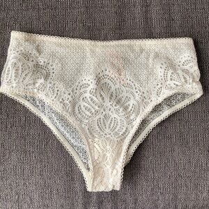 Victoria's Secret Dream Angels Mid Rise Cheeky  Panties Coconut WHT Size M (NWT)